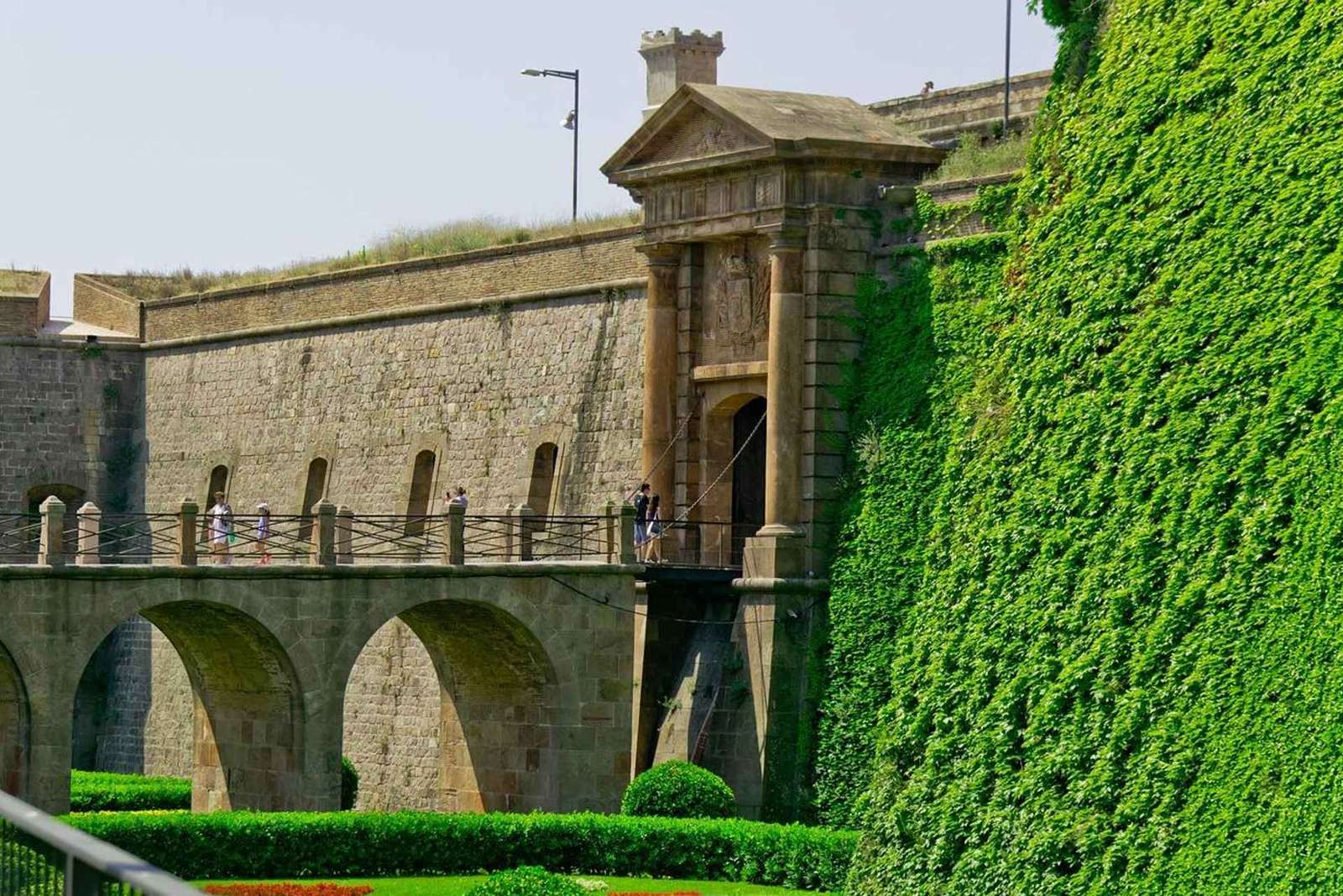 Barcelona: Wycieczka piesza z zamkiem Montjuic i kolejką linową