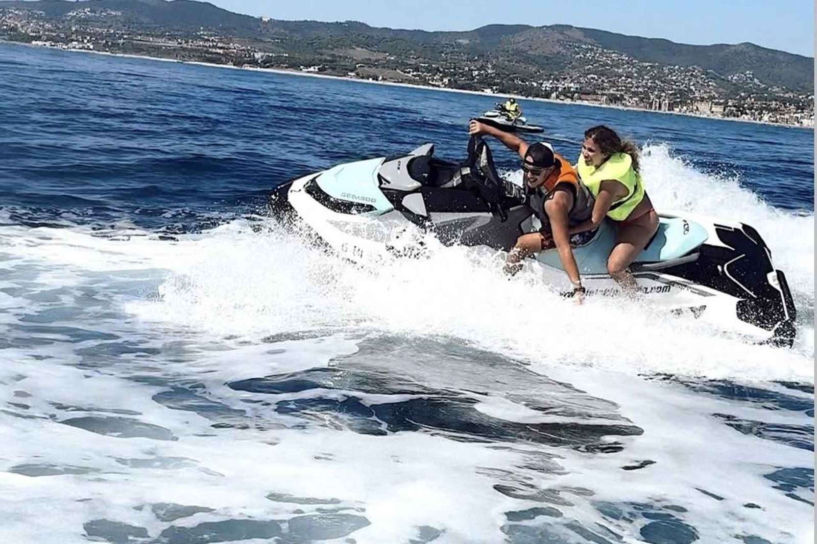 Noleggio moto d'acqua senza patente a Barcellona, da Premià