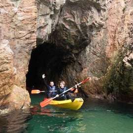 Kayak e snorkeling sulla Costa Brava con pranzo, max 8 persone