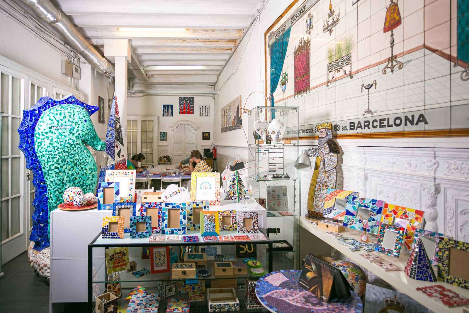 Barcelona: Trencadís Mosaic Class – Learn Gaudí's Technique