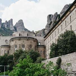 Barcelona: Montserrat y Visita a Bodegas Antiguas con Tapas/Comida