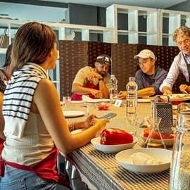Barcelona: Seafood Paella ★Maestro★ & Tapas & Sangria