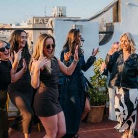 Barcelona: Pub Crawl, Rooftop Start, 2 Bars & VIP Club Entry