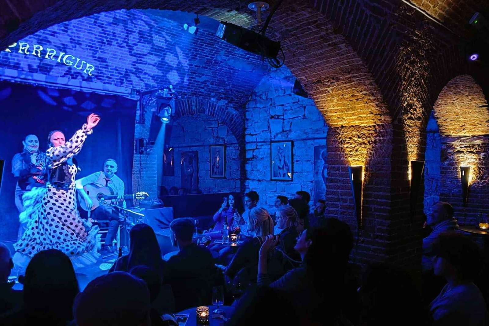 Barcelona: Exclusive Flamenco Show at El Paraigua with Drink