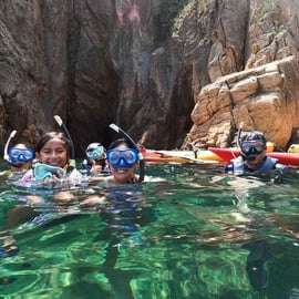 Kayak e snorkeling sulla Costa Brava con pranzo, max 8 persone