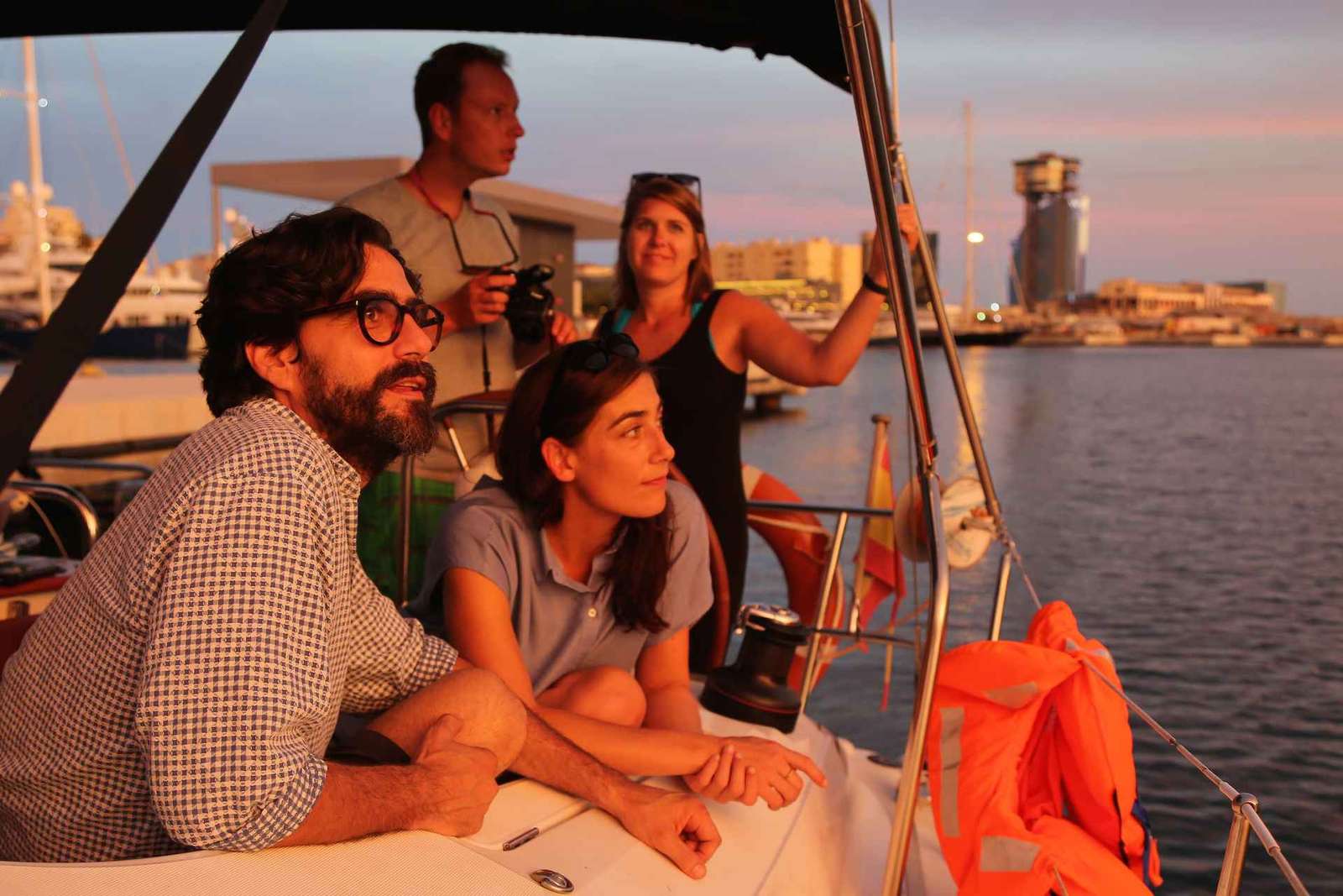 Barcelone : croisière au coucher du soleil avec tapas et open bar