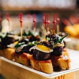 Barcelonai tapas-túra borral olyan kocsmákban, amelyeket a helyiek is választanak