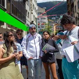 Depuis Barcelone : Excursion guidée d'une journée en Andorre et en France