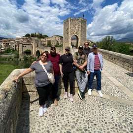 From Barcelona: Girona, Besalú & a Clifftop Village Day Trip
