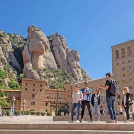 Barcelona: Dagtrip Montserrat, Girona & Costa Brava met gids