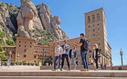 Barcelone : Excursion guidée d'une journée à Montserrat, Gérone et Costa Brava