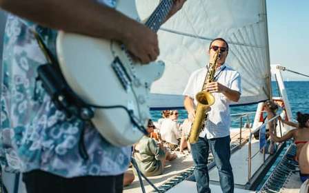 Barcelone : Croisière en catamaran au coucher du soleil avec musique live