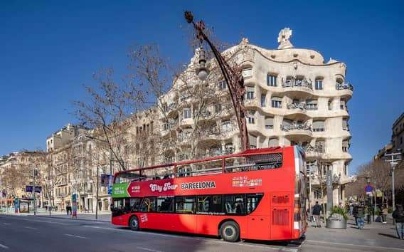 Barcelonai hop-on hop-off busz: narancssárga és zöld útvonal