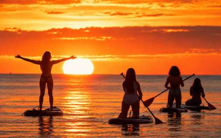 Napfelkelte-paddleboardozás Barcelonában: oktatóval, fotókkal