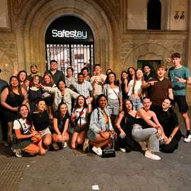 Barcelona: Pub Crawl, Rooftop Start, 2 Bars & VIP Club Entry