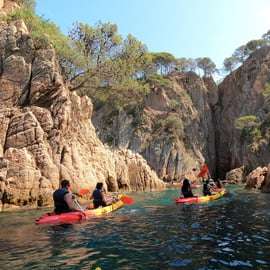 Kayak e snorkeling sulla Costa Brava con pranzo, max 8 persone