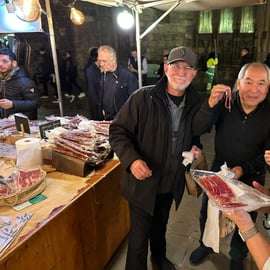 Barcelona: Street Food & Sightseeing Tour with Local Market