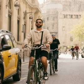 Barcelona: Guided Bike or E-Bike City Tour