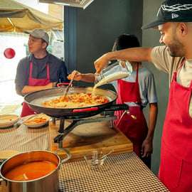 Barcelona: Seafood Paella ★Maestro★ & Tapas & Sangria