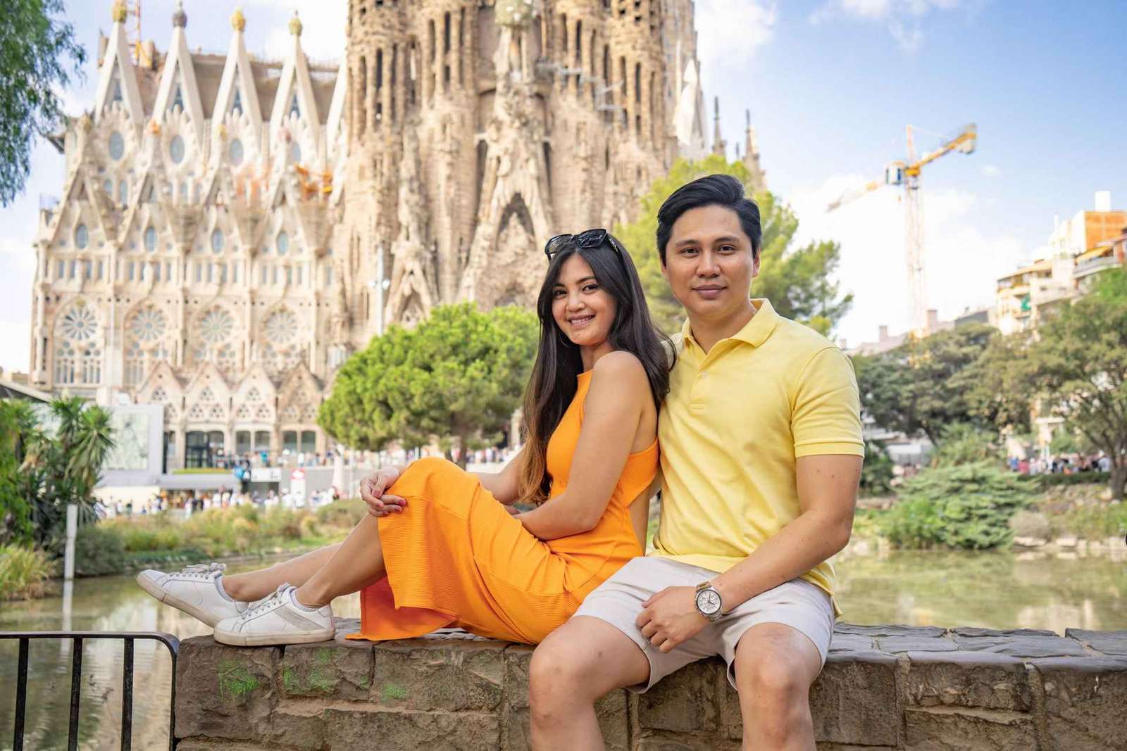 Barcelona: Professional Photoshoot Outside Sagrada Familia