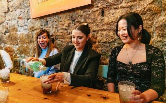 Barcelona: Cocktail Master Class by Mixologist with Tapas