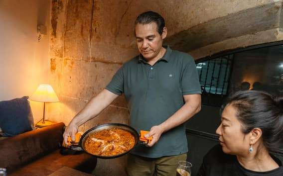 Barcelona: El Born Food Walking Tour with Tapas and Drinks