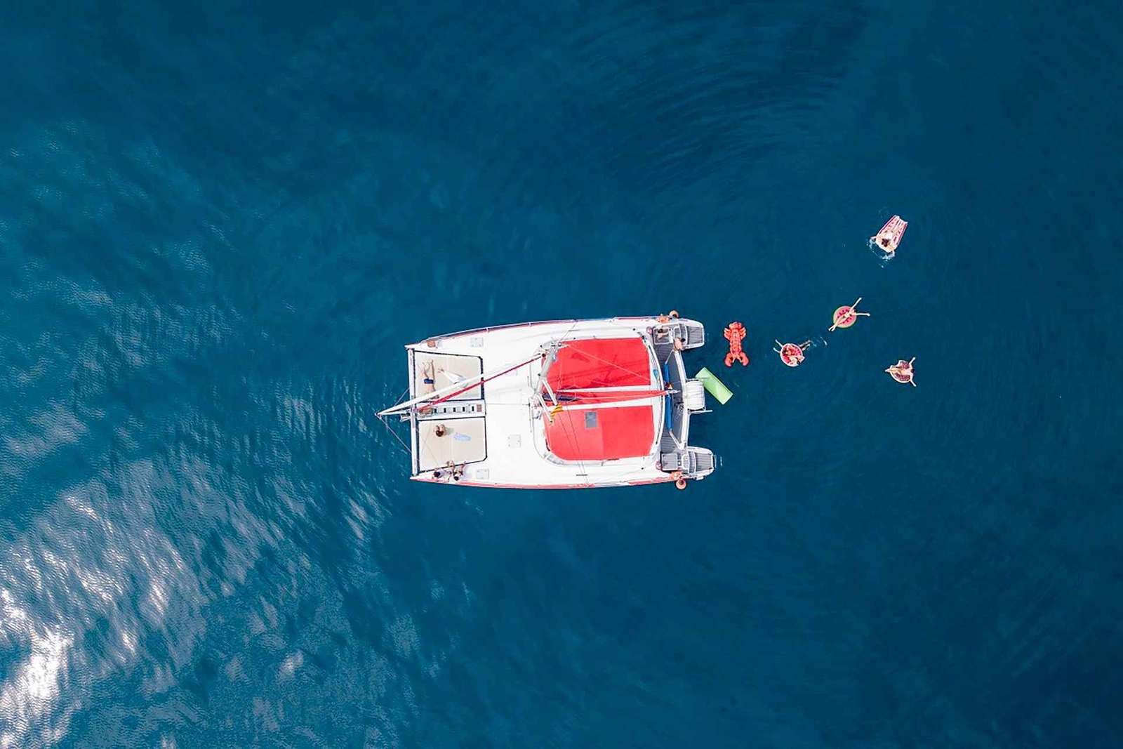 Barcelona: Daytime or Sunset Catamaran Cruise with Drink