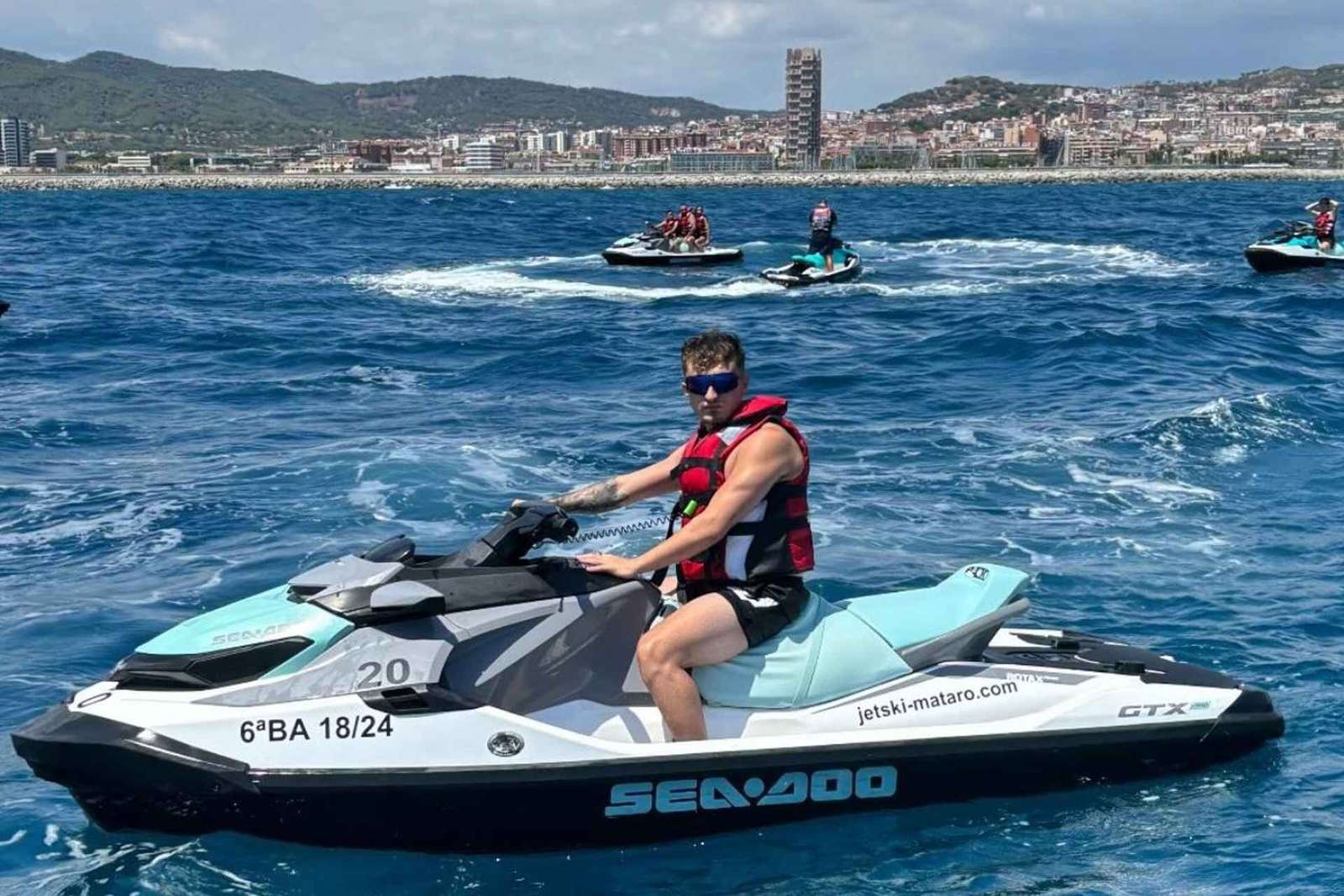 Vattenskoter i Barcelona utan körkort, med foton
