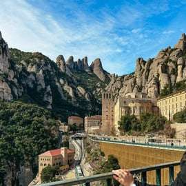 Från Barcelona: Halvdagsupplevelse i Montserrat