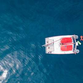 Barcelona: Daytime or Sunset Catamaran Cruise with Drink