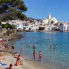 Ab Barcelona: Tagestour nach Girona, Figueres und Cadaqués