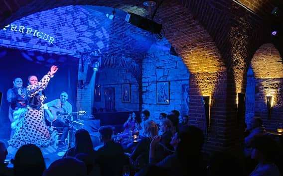 Barcelona: Exclusive Flamenco Show at El Paraigua with Drink