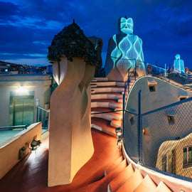 Visite nocturne de La Pedrera : projections sur le toit