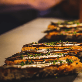 Aula de culinária de tapas em Barcelona com chef e vinho