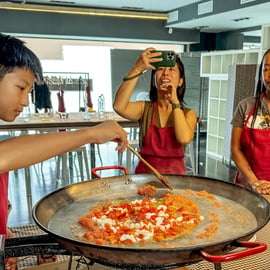 Barcelona: Seafood Paella ★Maestro★ & Tapas & Sangria