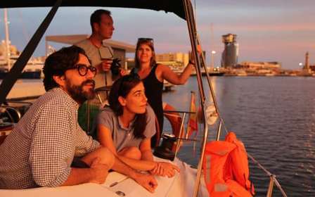 Barcelone : croisière au coucher du soleil avec tapas et open bar