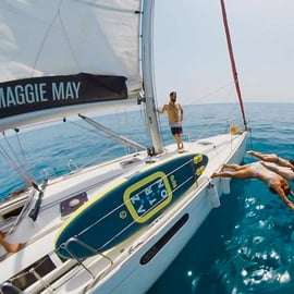 Barcelona: Passeio de barco pela costa com snacks e cava