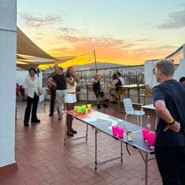 Barcelona: Pub Crawl, Rooftop Start, 2 Bars & VIP Club Entry